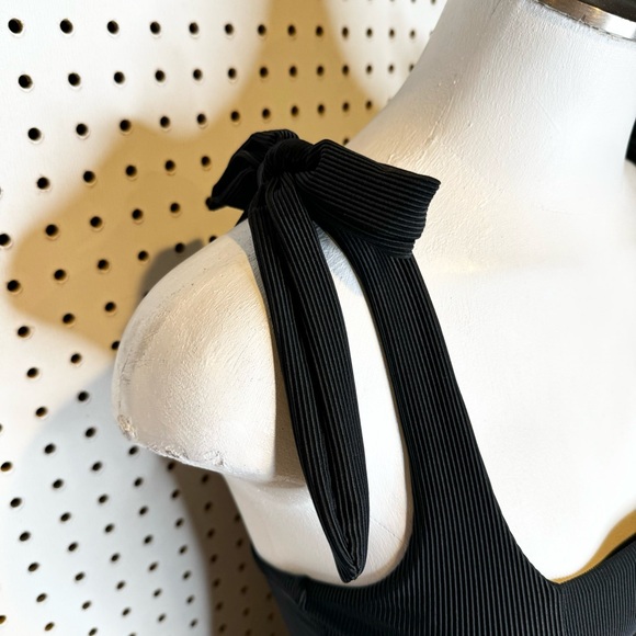 BEACH RIOT | Sydney Solid Belted One-Piece in Black Sz. S - Picture 9 of 12